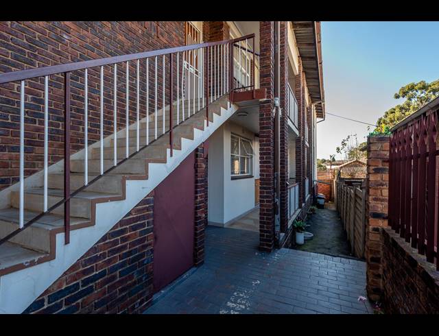 12 BEDROOM APARTMENT BLOCK FOR SALE IN ROSETTENVILLE